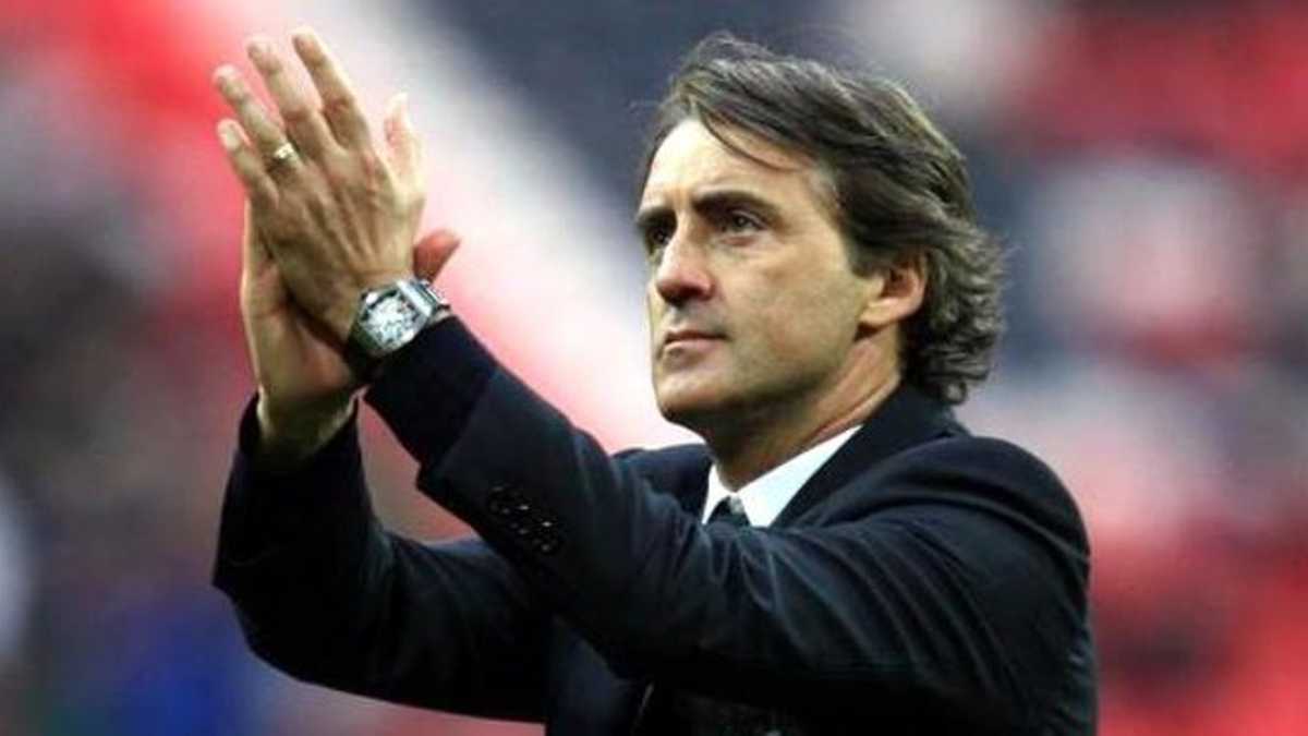Preguntado después del partido del jueves en Palermo, sobre su continuidad en el puesto, Mancini respondió lacónicamente: “Veremos”.
