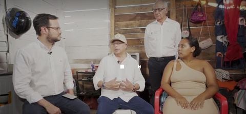 El presidente Gustavo Petro y el director de Noticias RCN, José Manuel Acevedo, en la entrevista