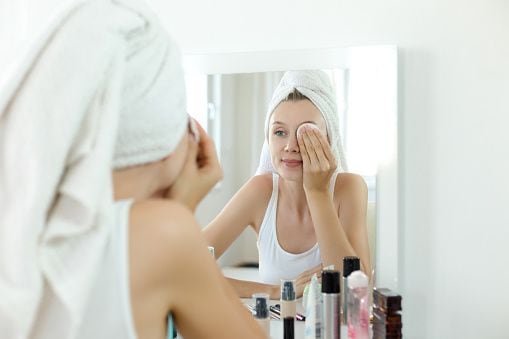 La rutina de limpieza es crucial para prevenir todo tipo de arrugas.