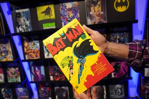 El líder creativo de DC Comics, Jim Lee, destaca los desafíos que enfrentan los artistas en un mundo cada vez más dominado por la inteligencia artificial, enfatizando la importancia de proteger la pasión por la creación.