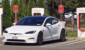 Un millón de los automóviles Tesla debe ser retirado por falla en los vidrios eléctricos