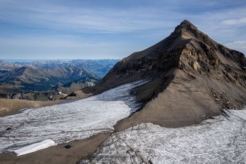 La gruesa capa de hielo que cubría un paso de montaña suizo entre el glaciar Scex Rouge y el glaciar Tsanfleuron se derritió por completo.
