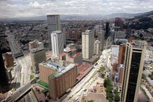 Bogotá es el principal centro de negocios a escala nacional, pero las ciudades grandes como Cali y Medellín se abren paso.