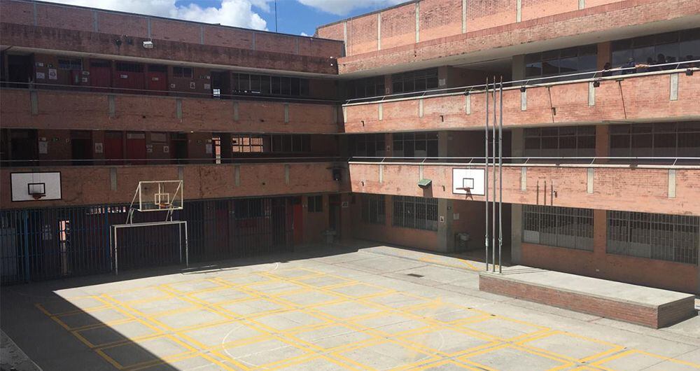 En el colegio distrital General Santander, del occidente de Bogotá, estudian más de 2000 alumnos en los programas de primaria y bachillerato.