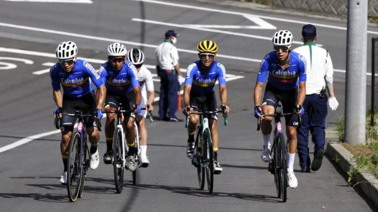 Equipo colombiano de ciclismo de ruta en Tokio 2020. Foto: Twitter Ministerio del Deporte - @MinDeporteCol