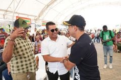 Alejandro Char, alcalde de Barranquilla, junto a comerciantes de la ciudad.