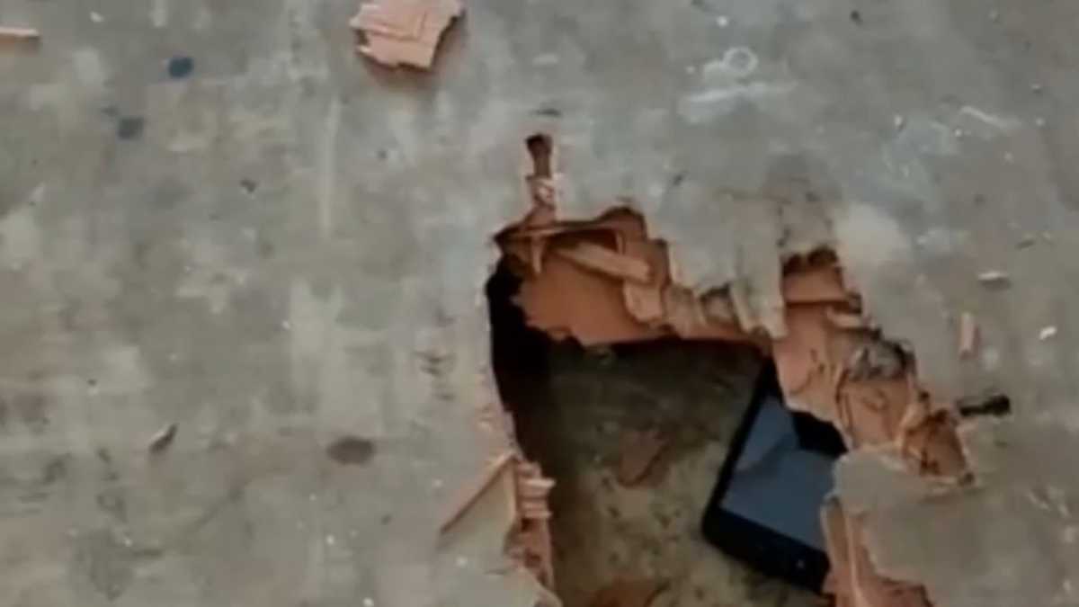Los celulares eran escondidos en el suelo de la celda.
