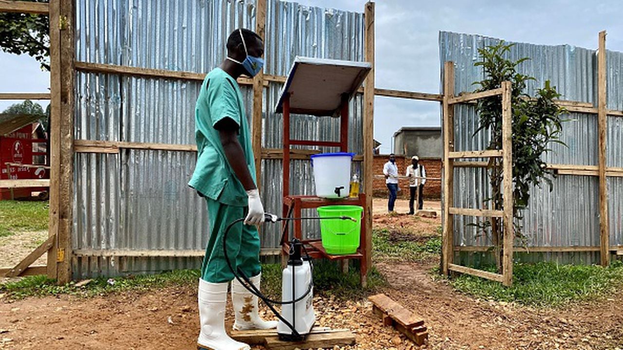 Según indicaron las autoridades sanitarias del Congo, el tercer caso de ébola corresponde a un hombre de 48 años que es "contacto de alto riesgo" del primer caso, una mujer fallecida el 21 de abril.