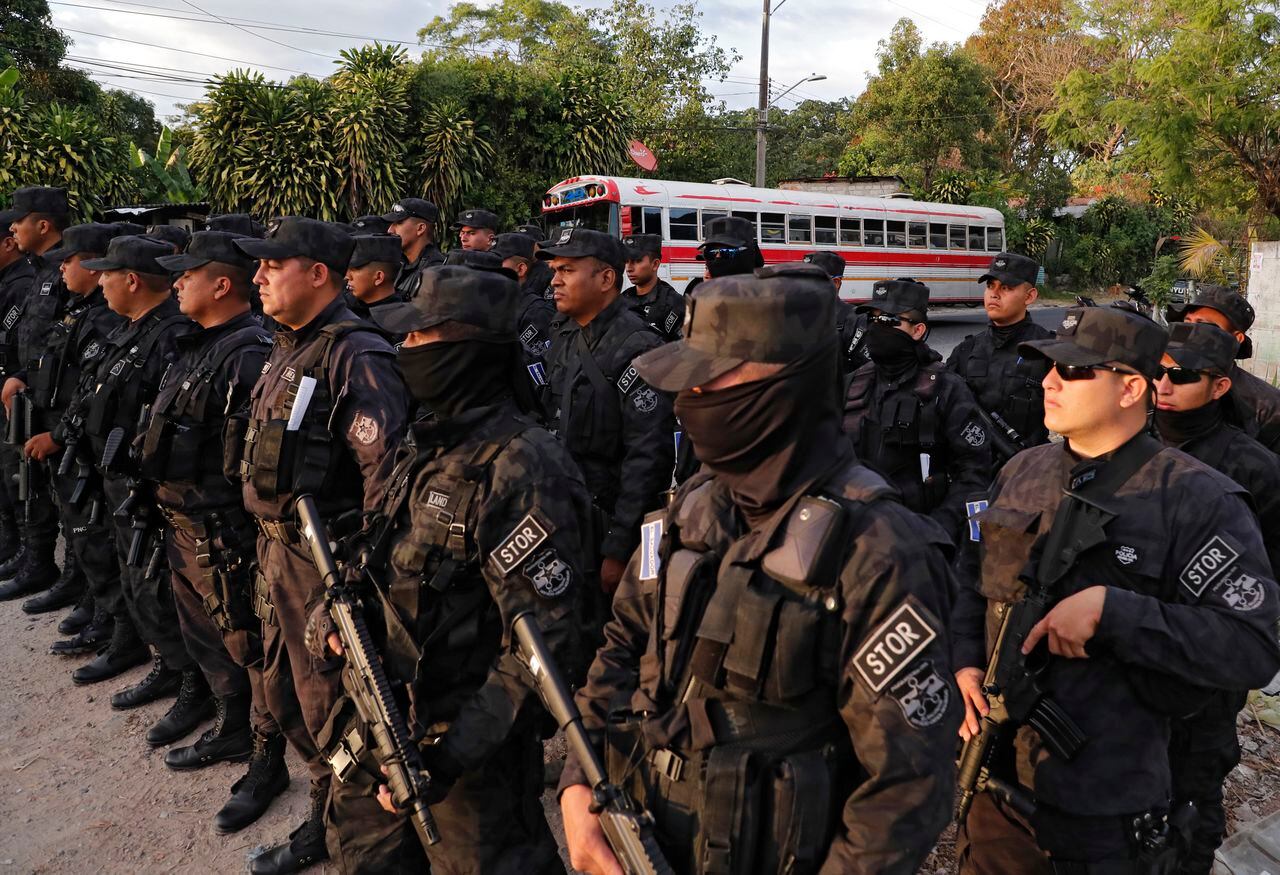 Operativo de Intervención Rápida realizado  por la Policía Nacional Civil (PNC) en La Campanera, Soyapango
El Salvador