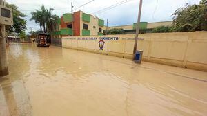 Inundación en el Colegio Luis Carlos Galán de El Pozón, sector Nuevo Horizonte.