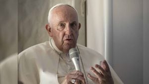 Papa Francisco regresa a Roma, tras su gira por Baréin. AFP / Autor: Maurizio Brambatti