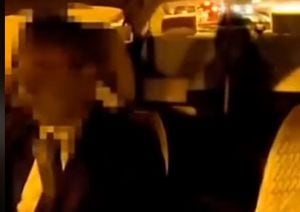 Un supuesto fantasma viaja en el asiento trasero de un taxi en Japón