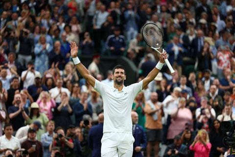 Tennis - Wimbledon - All England Lawn Tennis and Croquet Club, London, Britain - July 14, 2023 Serbia's Novak Djokovic celebrates winning his semi final match against Italy's Jannik Sinner REUTERS/Toby Melville     TPX IMAGES OF THE DAY