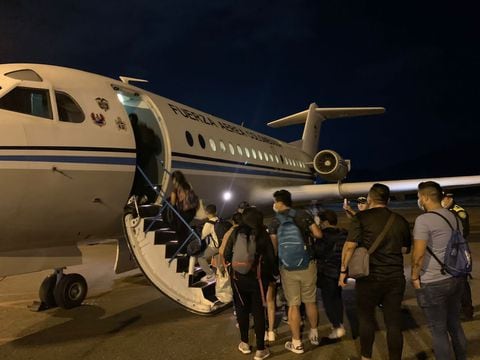 Avión de la flota presidencial transportó a pasajeros varados tras las crisis aérea generada por Viva Air y Ultra.