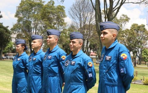Cuatro hombres y una mujer de la Fuerza Aeroespacial Colombiana (FAC) se someterán a una ardua prueba en Estados Unidos.