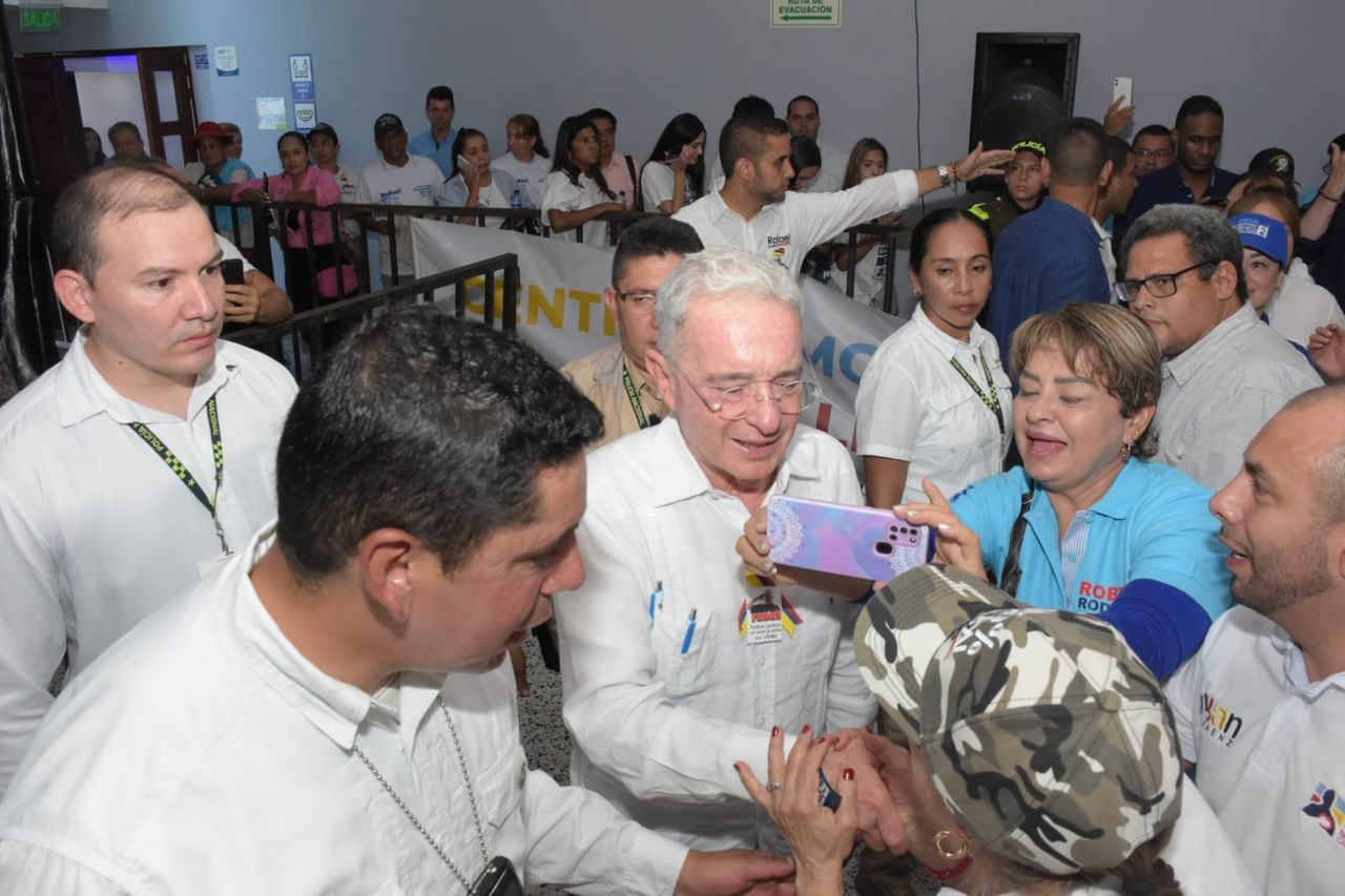 Visita Expresidente Álvaro Uribe a Santiago de Cali para la presentación de los candidatos por el Centro Democrático a las Elecciones Regionales.