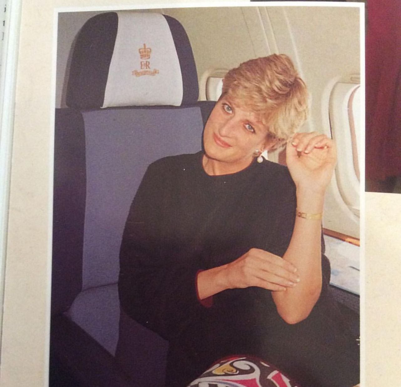 El exmayordomo publica varias fotografías de Diana que habían sido un regalo para el