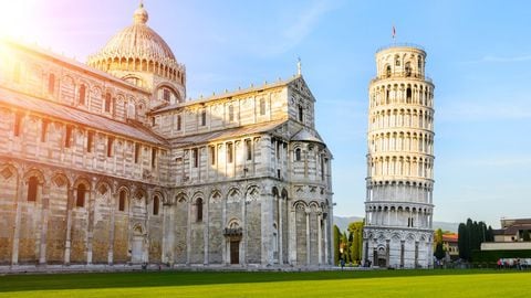 La torre de Pisa sigue en pie tras más de 600 años.