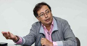 "La desobediencia civil es responder a eso que está pasando desde la sociedad, no desde la política. La desobediencia civil es un buen método, no es un invento mío, se lo inventó un godo en Estados Unidos", dijo Petro.