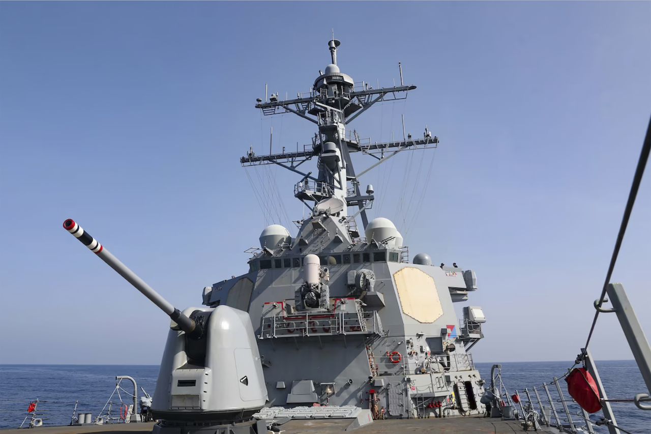 La Marina de los EE. UU. navegó el buque de guerra a través del Estrecho de Taiwán el domingo , en el primer tránsito de este tipo hecho público desde que China llevó a cabo ejercicios militares a gran escala