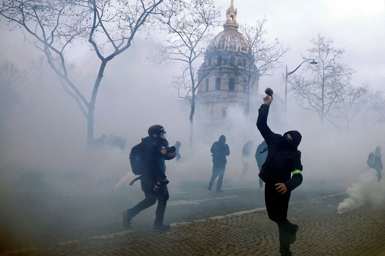 En imágenes : Enfrentamiento entre policía y manifestantes en Francia.