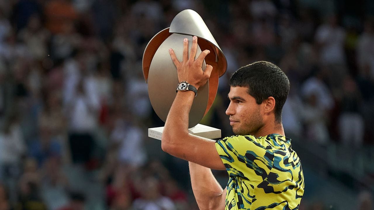 MADRID, SPAIN - MAY 07:  Carlos Alcaraz of Spain celebrates victory with the tournament trophy after the Men's Singles Final match against Jan-Lennard Struff of Germany on Day Fourteen of the Mutua Madrid Open at La Caja Magica on May 07, 2023 in Madrid, Spain. (Photo by Jose Manuel Alvarez/Quality Sport Images/Getty Images)