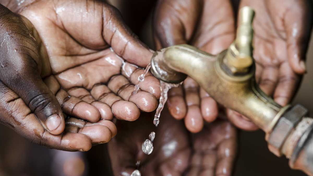 La pobreza del agua, como lo denomina la Fundación Agua por la Vida, no sólo tiene un impacto en la salud y en la economía, también en la educación, la equidad de género y el bienestar social.