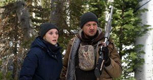 Elizabeth Olsen y Jeremy Renner en una escena de 'Wind River'.