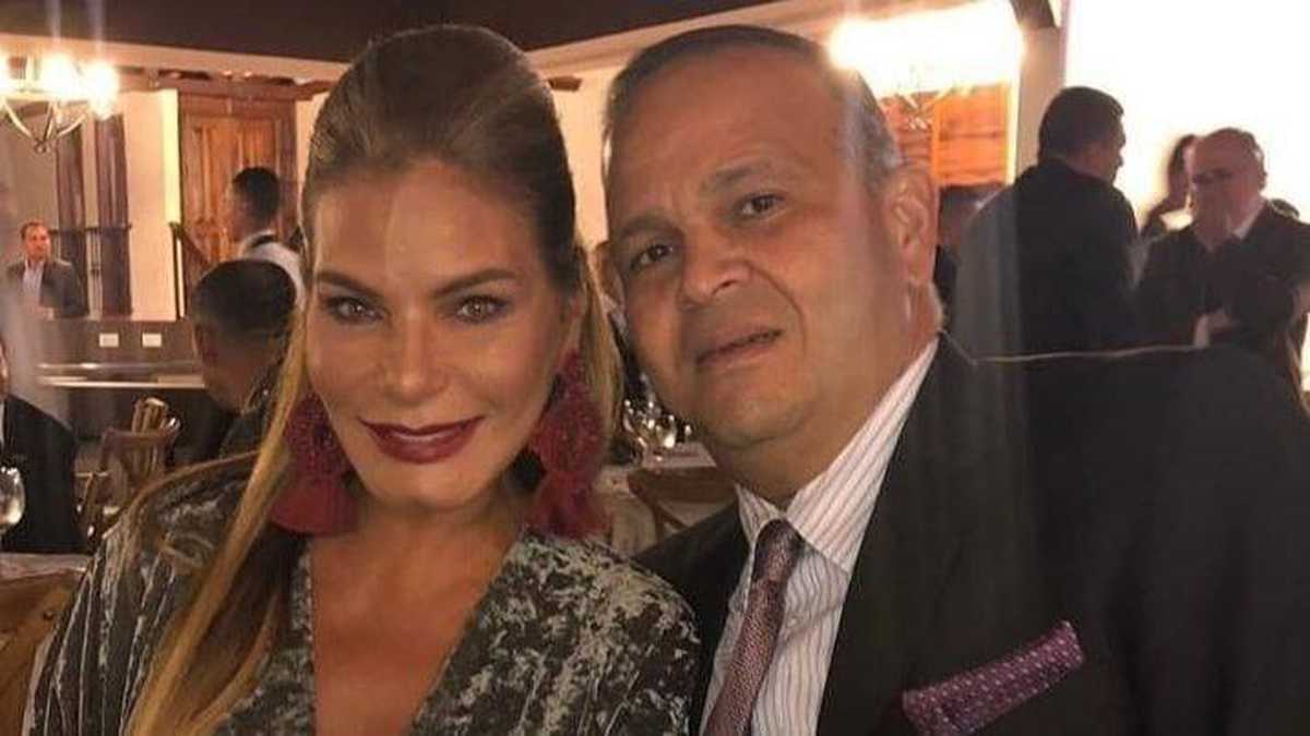 En la imagen, María Mónica Urbina junto a su esposo el Ñeñe Hernández, asesinado en Brasil en 2019