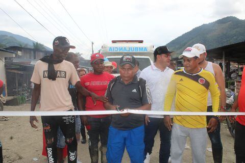 Disidencias de las Farc de Mordisco entregan una ambulancia en Cauca.