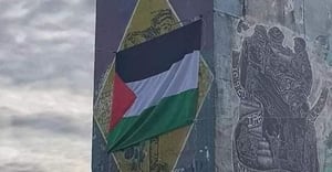 Esta es una de las banderas de Palestina que pusieron en Popayán.