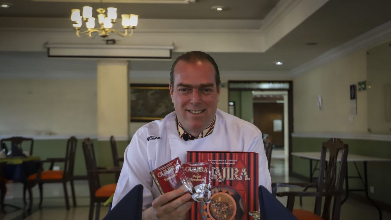 El instructor e investigador Ricardo Malagón Barbero, recibió el premio al Mejor libro del mundo desarrollado por una escuela de cocina.