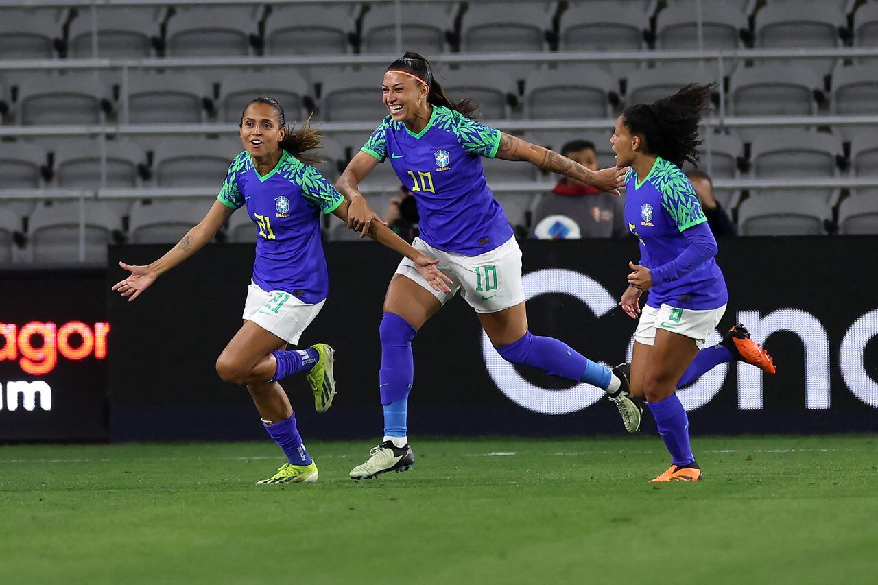 SAN DIEGO, CALIFORNIA - FEBRUARY 24: Yasmin #6 and Bia Zaneratto #10, celebrate with Duda Santos #21 of Brazil after her goal during the first half of a Group B - 2024 Concacaf W Gold Cup game against Columbia at Snapdragon Stadium on February 24, 2024 in San Diego, California.   Sean M. Haffey/Getty Images/AFP (Photo by Sean M. Haffey / GETTY IMAGES NORTH AMERICA / Getty Images via AFP)