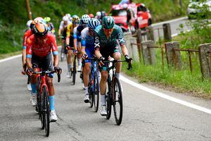 Santiago Buitrago en la cabeza del lote de escapados en la etapa 12 del Giro de Italia