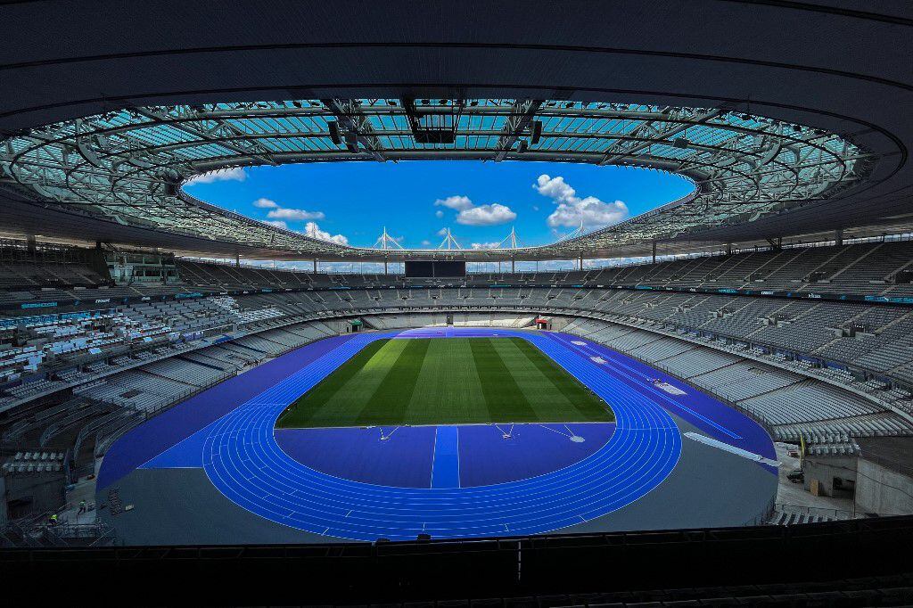 Esta fotografía muestra una vista general de la nueva pista del Stade de France, el estadio olímpico de los Juegos Olímpicos.
