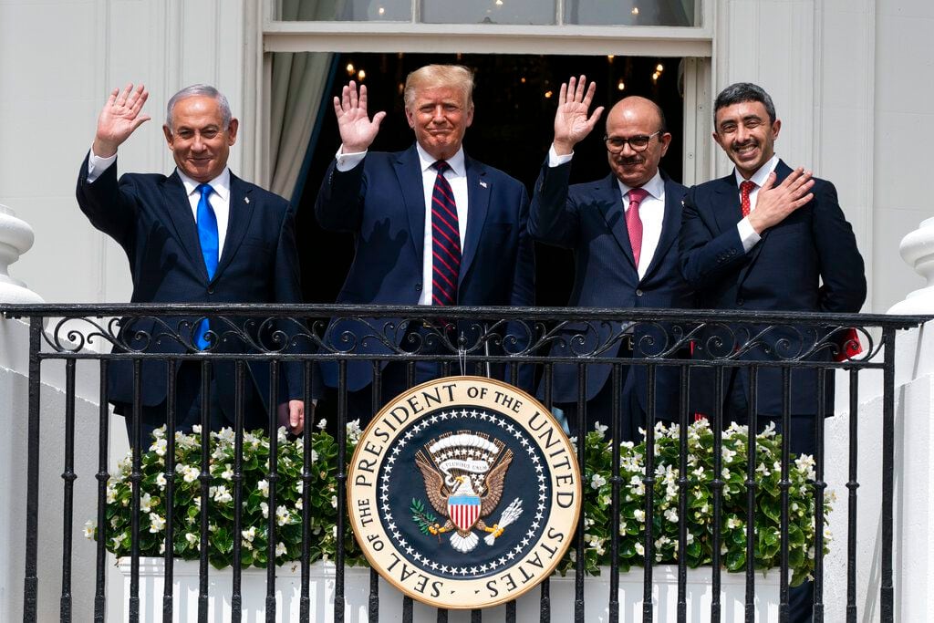 Israel, Emiratos Árabes y Baréin firmaron unos históricos acuerdos por los que establecen relaciones. La firma fue en Washington y con la presencia de Donald Trump.