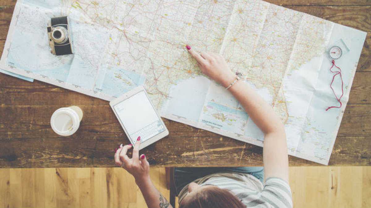 Expertos en viajes recomiendan ajustar presupuesto antes de emprender una aventura. Foto: Getty Images 