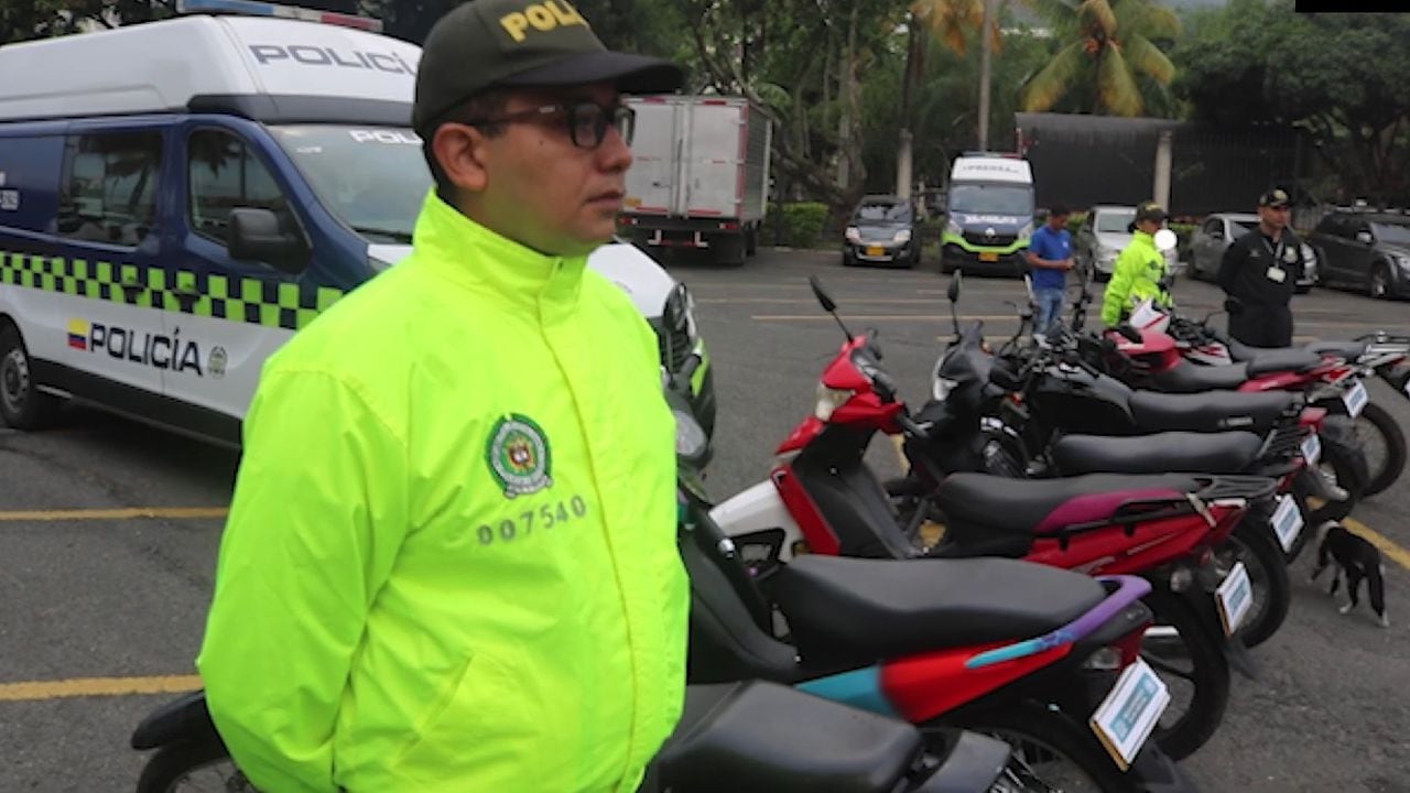 En operativo exprés en Cali, las autoridades recuperaron 7 motocicletas y 700 celulares robados.