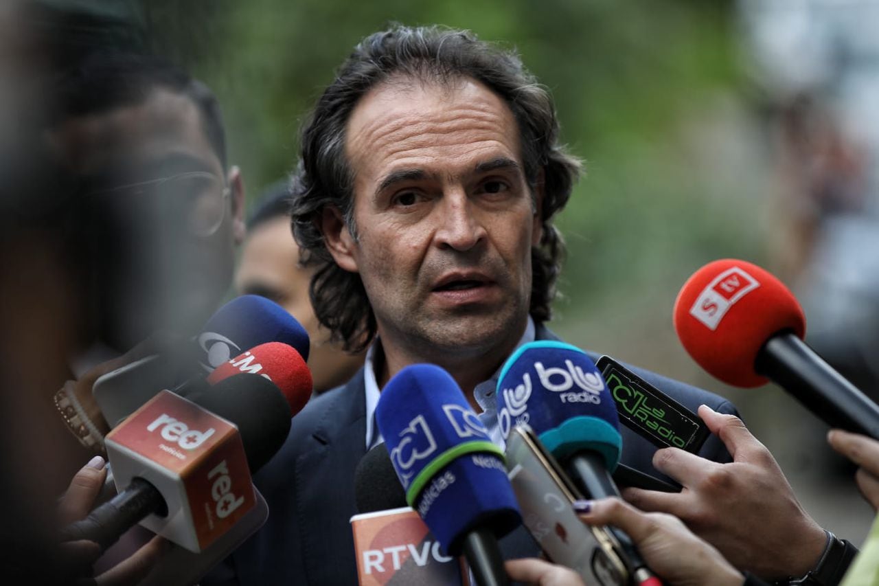 Rueda de prensa de Fico Gutierrez a la salida de conversación con Cesar Gaviria