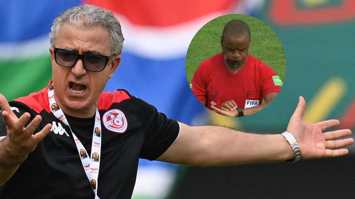 Mondher Kbaier, técnico de Túnez, reclama tras el pitazo final del árbitro