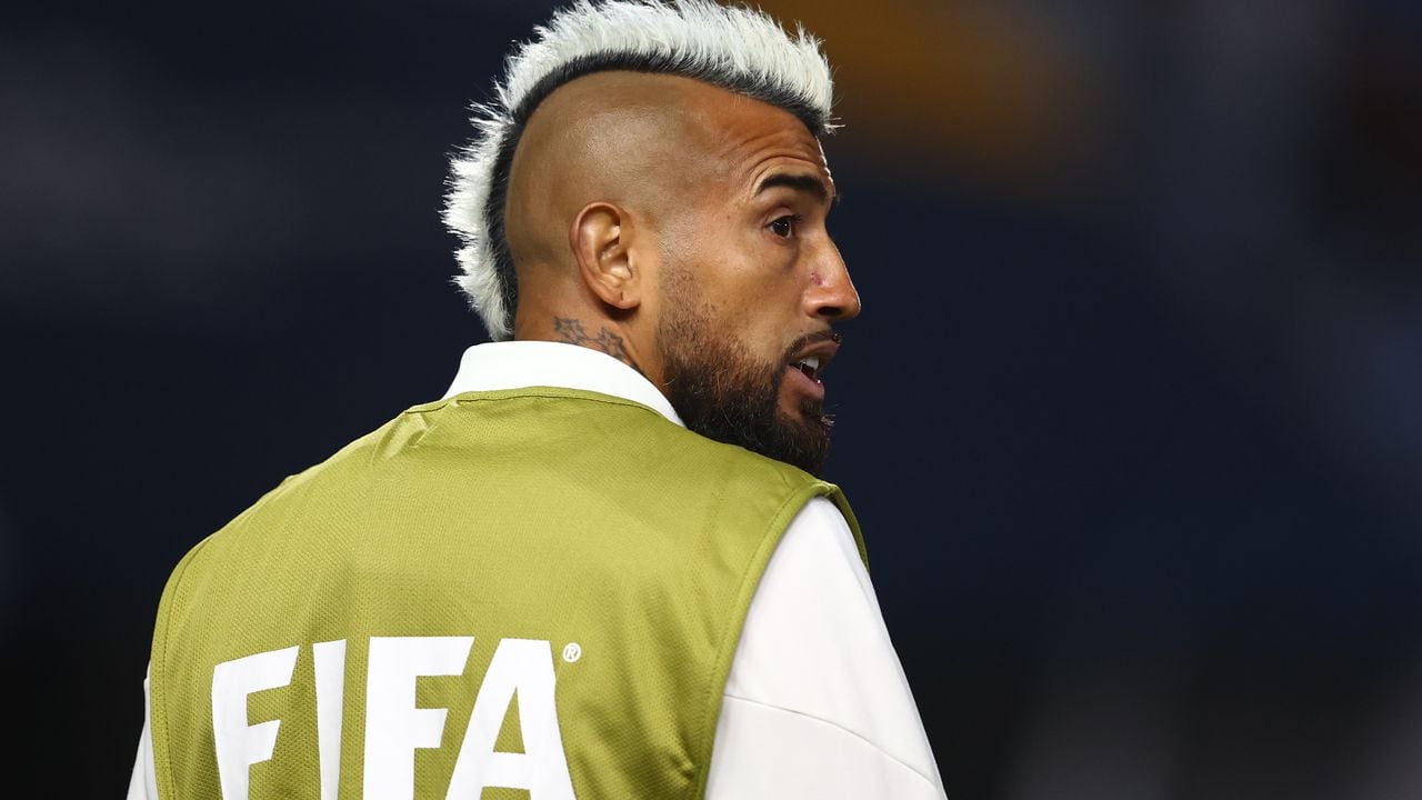 TANGER MED, MOROCCO - FEBRUARY 07: Arturo Vidal of Flamengo looks on during the FIFA Club World Cup Morocco 2022 Semi Final match between Flamengo v Al Hilal SFC at Stade Ibn-Batouta on February 07, 2023 in Tanger Med, Morocco. (Photo by Chris Brunskill/Fantasista/Getty Images)