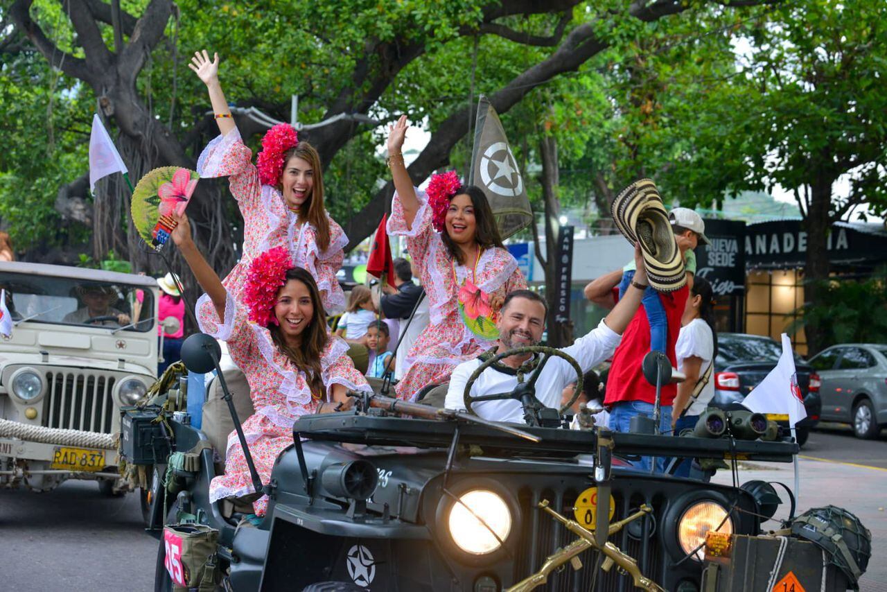 Los Jeep Willys Parranderos y las Piloneras le dieron color a las calles de Valledupar este sábado 27 de abril en la apertura del Festival.