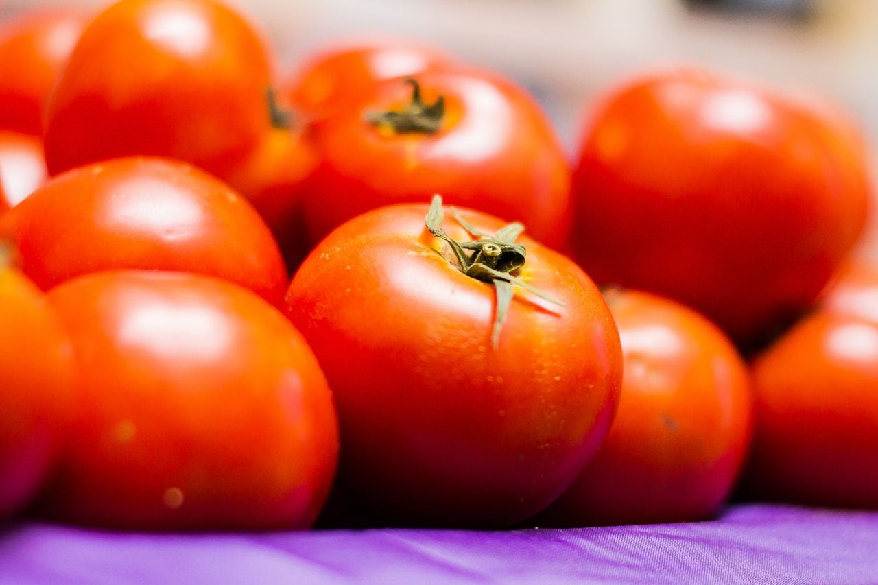 El tomate está compuesto de vitamina C