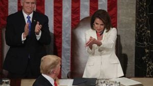 La imagen del "aplauso de Pelosi" se hizo viral rápidamente y parecía mostrar la rivalidad política entre la demócrata y Trump.