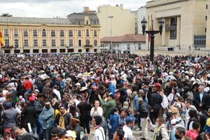 Cientos de personas llenan la Plaza de Bolívar. Foto: Equipo Prensa Gustavo Petro