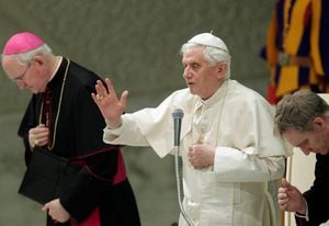 El Papa Benedicto XVI da el pésame por las víctimas del terremoto en Nueva Zelanda y pide por los sobrevivientes para que muestren coraje y sean fuertes trás la catástrofe.
