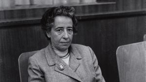 Hannah Arendt fotografiada por Barbara Niggl Radloff en 1958. Gunther Adler.