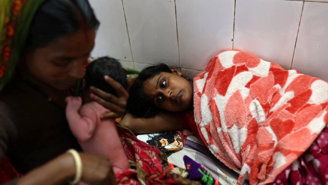 Cómo la batalla del control de la natalidad en la India se tambalea en un distrito rural.