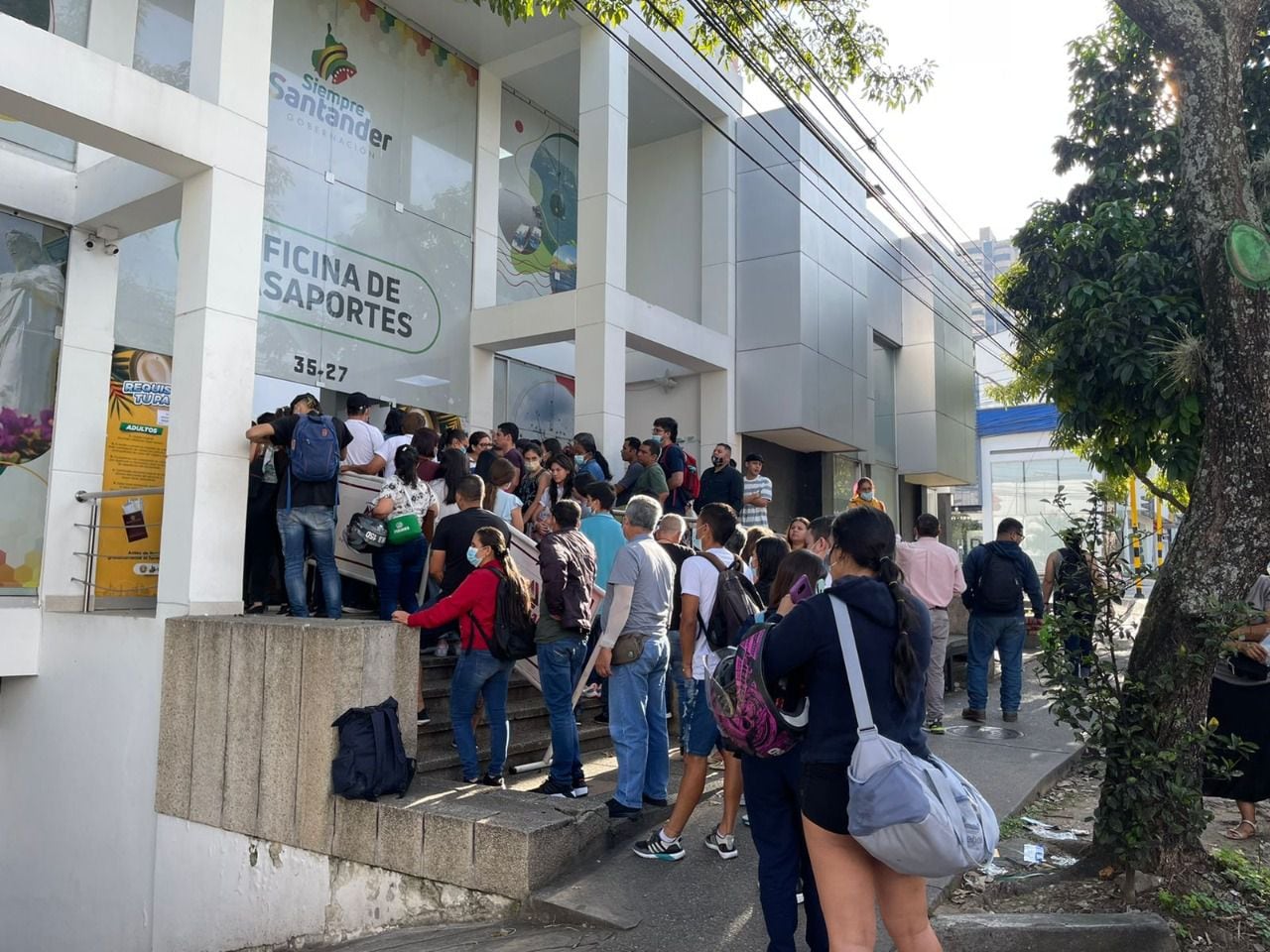 La Oficina de pasaportes de Santander está ubicada en la calle 37 No. 10-30 Bucaramanga.