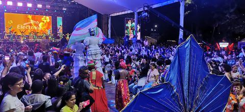 Un gran flujo de público llegó al Parque de las Banderas para la inauguración de la Feria.